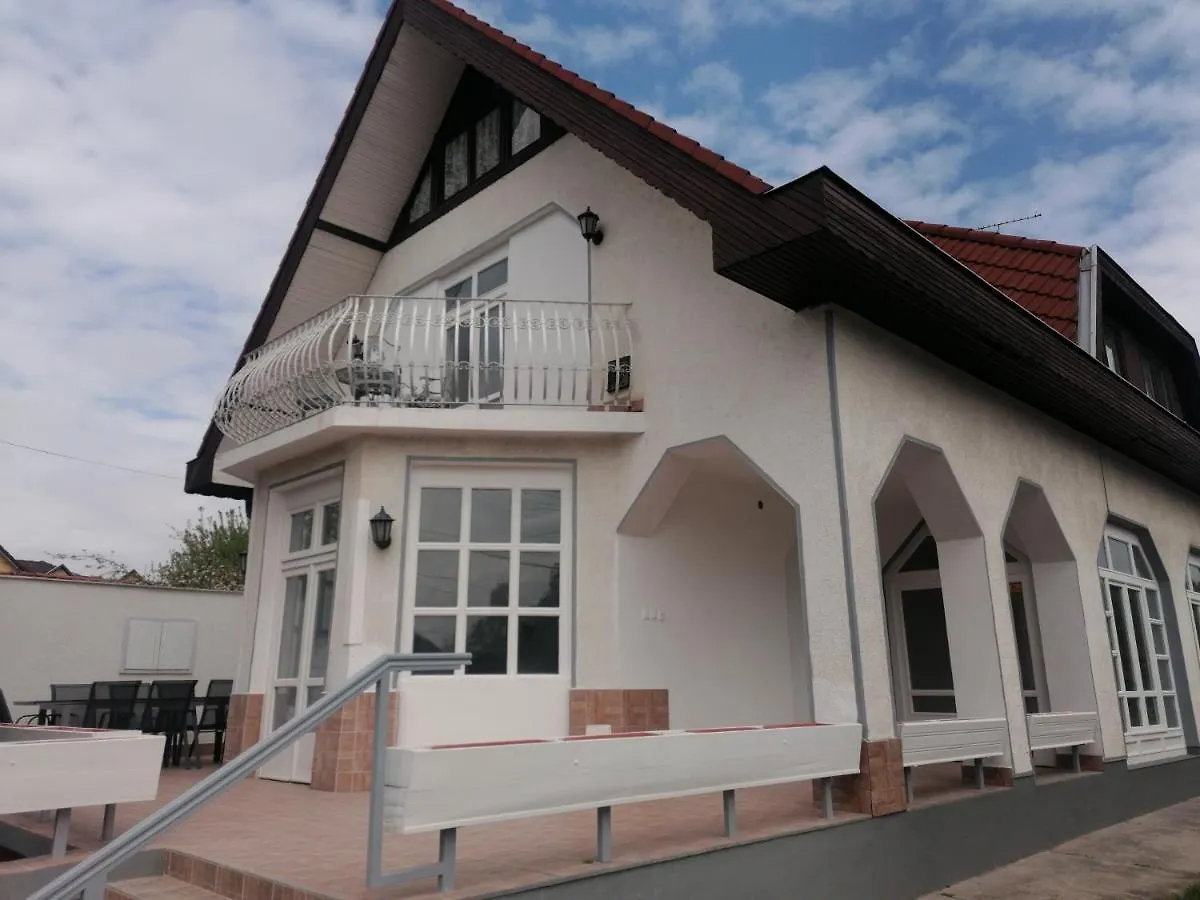 Апартаменты Compass Apartmanok I Хайдусобосло Венгрия