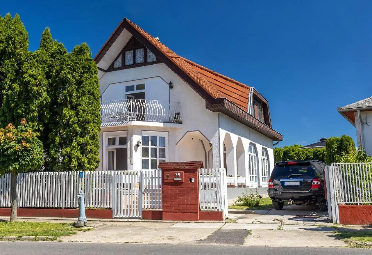 Compass Apartmanok I Хайдусобосло