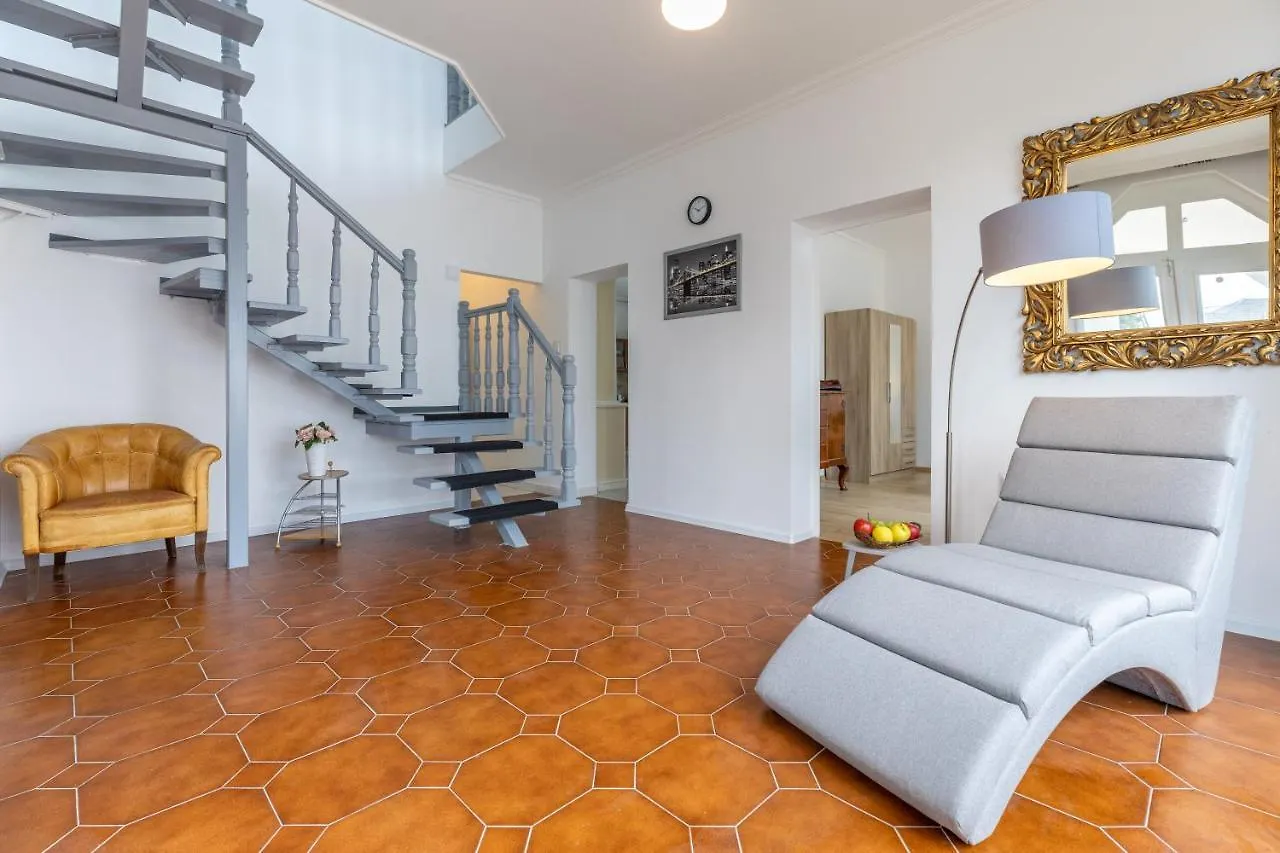 Compass Apartmanok I Хайдусобосло Венгрия