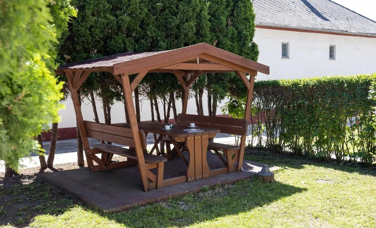 Compass Apartmanok I Хайдусобосло